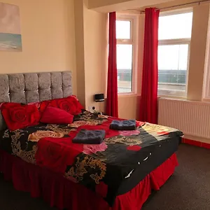 Hotel Red Roomz 3*