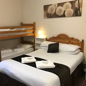 Bed & Breakfast The Feathers