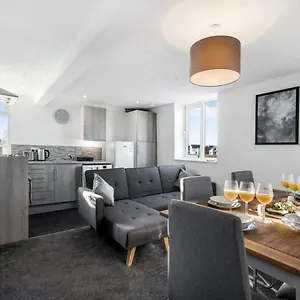 Staycation By Sasco Apartment