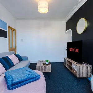 Beautiful Gem In - Parking & Garden Blackpool