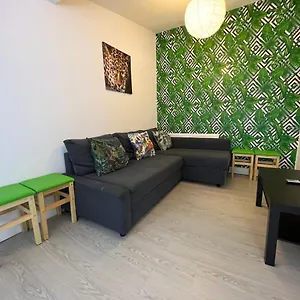 Tropical Apartment, 10 Min From Tower, Outside Space, Sleeps 12 Apartment Blackpool