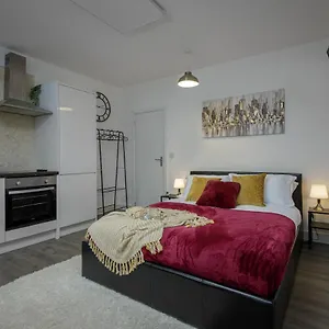 King Sized Luxury - Stylish Flat Blackpool