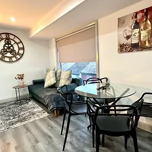 York Street By Service Apartment *