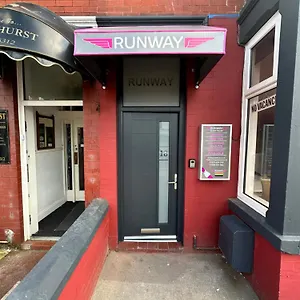 Runway - Minutes From Winter Gardens - Dog Friendly - Exceptionally Quiet - Very Close H&a Social Club (adults Only)