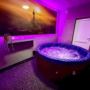 Hornby Luxury Hot Tub And Jacuzzi * בלקפול