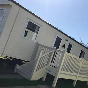 Lovely 3-bed Caravan In Haven Marton