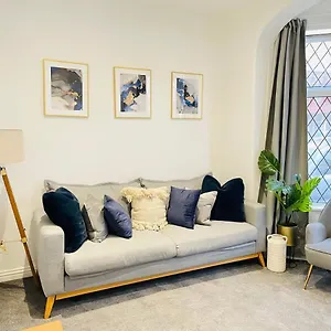 Ivy By Citynest Apartment