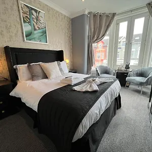 Mcgraths & Public Bar Hotel Blackpool