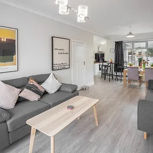 Holiday home Fantastic! Family Home: Free Parking Blackpool