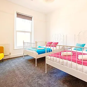 Island 5 Min Walk From Tower Sleeps 12