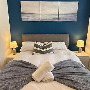 Apartment Abode - 20 Bairstow Street *