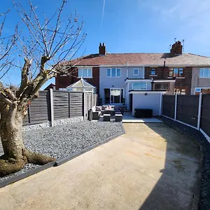 Delightful Newly Renovated 3-bed House With Garden Hut Blackpool