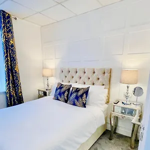 Double With Private Bathroom 16 Havelock Street - 6 Blackpool