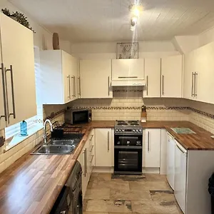 Cozy 2bd House In - Family Friendly Apartment Blackpool