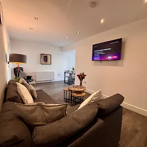 Apartment Franks 1 - Outdoor Courtyard - Sleeps 6 *