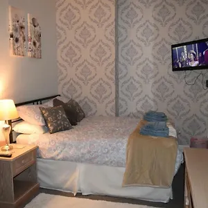 Adelaide 2 Apartment *