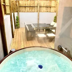 Victory Luxury Hot Tub House Holiday home Blackpool