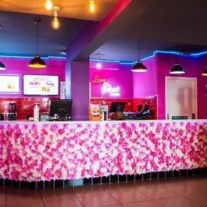 Hello Roomz - Pleasure Hotel 3*
