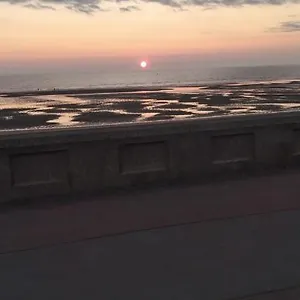 Sea-front Home-from-home Apartment Blackpool