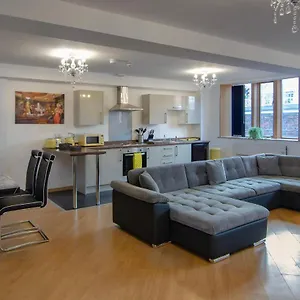 Apartment Super Spacious Church Conversion Close To Tower Blackpool