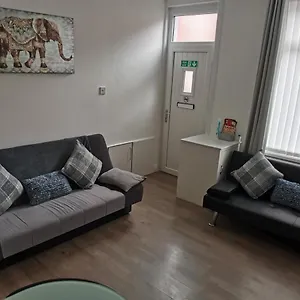 Welcome - Close To Town Centre - Full Holiday *