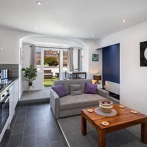 Apartment 02 Holmfield *