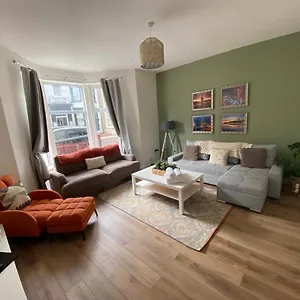 Apartment Abode - Vance Road Star House