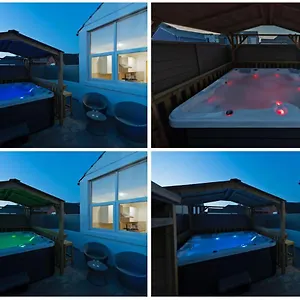 Hot Tub Jacuzzi On Private Terrace Free Gated Parking Sleeps 8 *