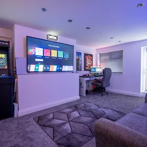Cavendish Cat And Gaming House Homestay *