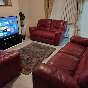 Apartment Cheerful 2-bedroom With Off Street Parking Blackpool