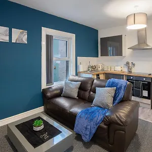 Bank Street 9 *