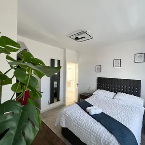 Cosy Family Get-away 4 Bedrooms 7 Beds 2 Bathrooms * Blackpool