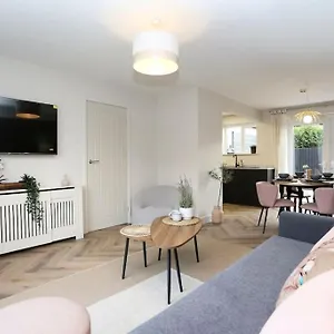 Holiday home Xxbrand Newxx Sleeps 8, Stylish Japandi House *