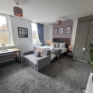 Apartment Abode - Sunny *