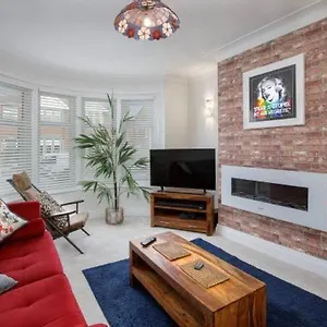 Vibrant 3 Bed Blackpool