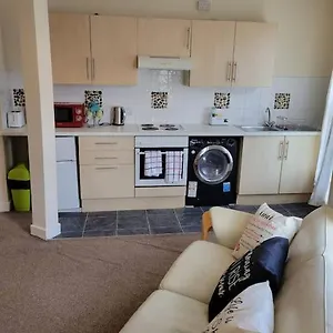 Cozy One-bedroom Studio Flat !