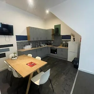 Bond Street, Sleeps 7