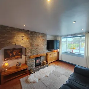 Cozy, Modern Family Holiday home *