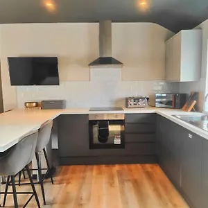 Sloane Modern 2 Bedroom Seafront Apartment