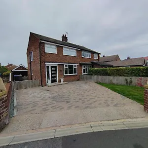 Cozy Retreat With 3 Bedrooms Blackpool