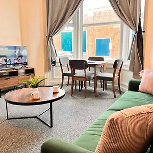 Apartment Original One Bedroom Next To Winter Gardens With Free On-site Parking,