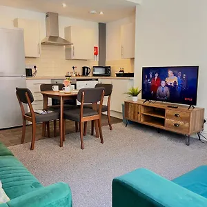 Apartment Spacious One Bedroom Next To Winter Gardens With Free On-site Parking, Blackpool