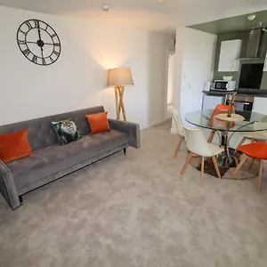 8 Loft Third Floor *