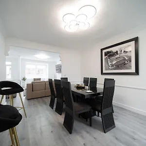 Spacious Duplex - Perfectly Situated In The Heart Of The Apartment Blackpool