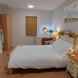 The Enigma - 2 Master Bedrooms Sleeps 6 * Blackpool