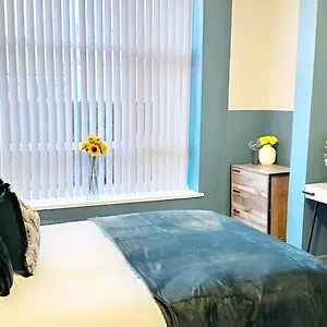 Oak - 2 Bed - Sleeps 4 - * Блэкпул