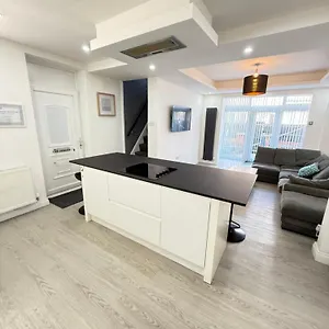 Holiday home Holm From Sleeps 10 *