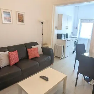 Barton Beachside - Family Onebedroom Apartment, Double & Bunkbed - & Promenade Location - Over 21's, Family Friendly Only, Id Required Blackpool