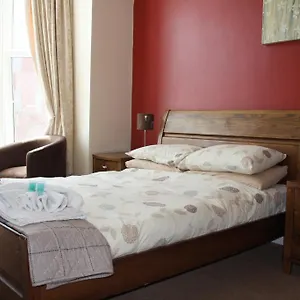 The Strand 4*