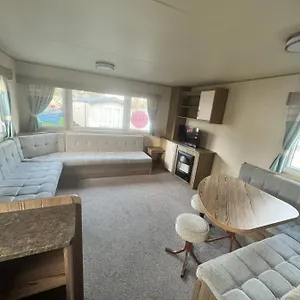 Marton Mere Caravan Campsite *